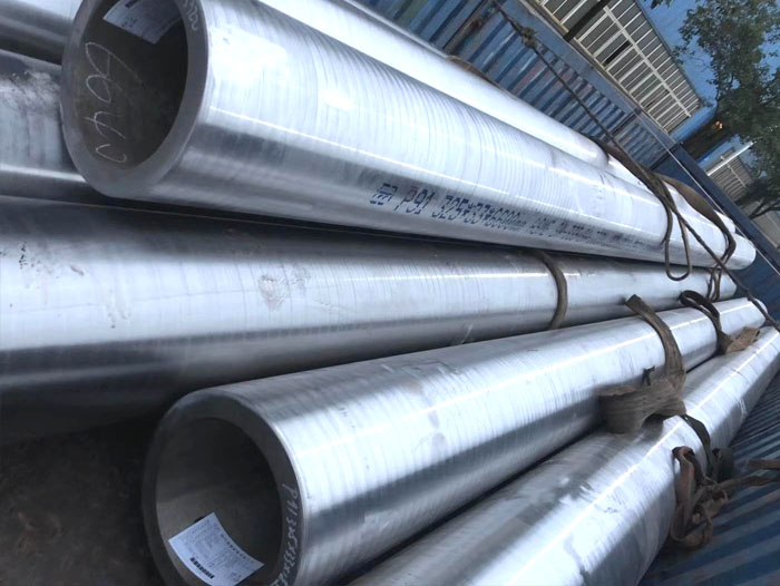 Alloy steel seamless pipe — view 1